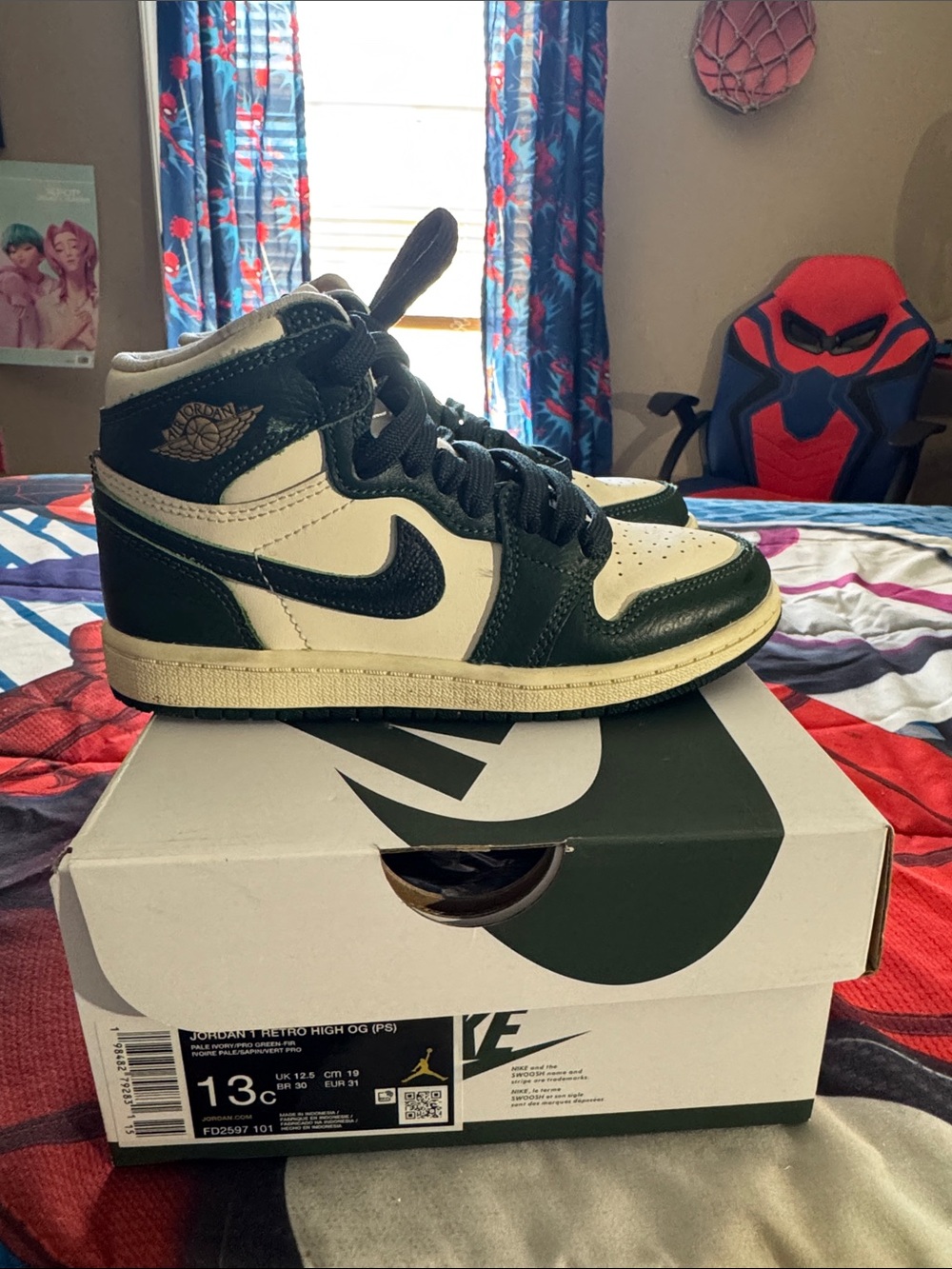 Nike Air Jordan 1 Retro High Kids Sneakers - White & Dark Green